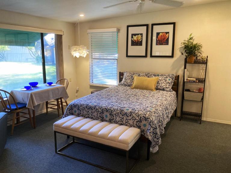 Hidden Cottage At Lilypond - Bed and Breakfast Reedley