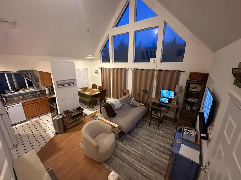 2BD 2BA cozy chalet Dog ok 1mi to clam beach quiet neighborhood - Bed and Breakfast Ocean City