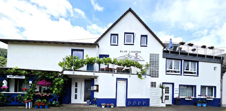 Blue Lagoon Holiday Apartments & Double Room with Balcony - Ferienwohnung Nehren