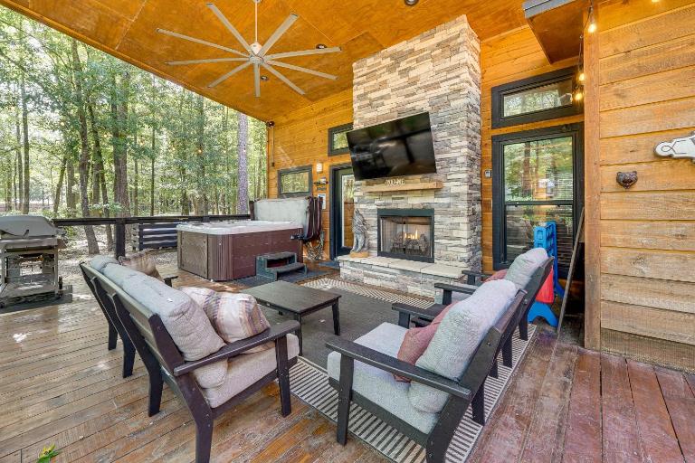 Hike, Soak & Play! Luxe Broken Bow Escape - B&B Broken Bow