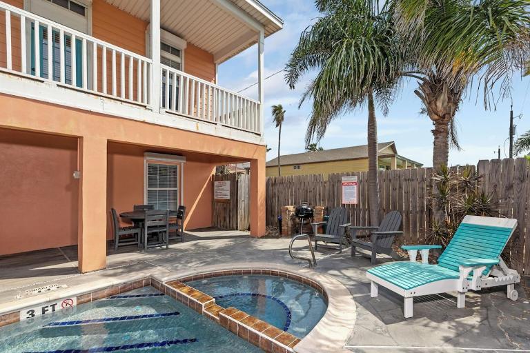 Spacious Home Steps to Beach with Heated Pool, Hot Tub & Game Room - B&B South Padre Island