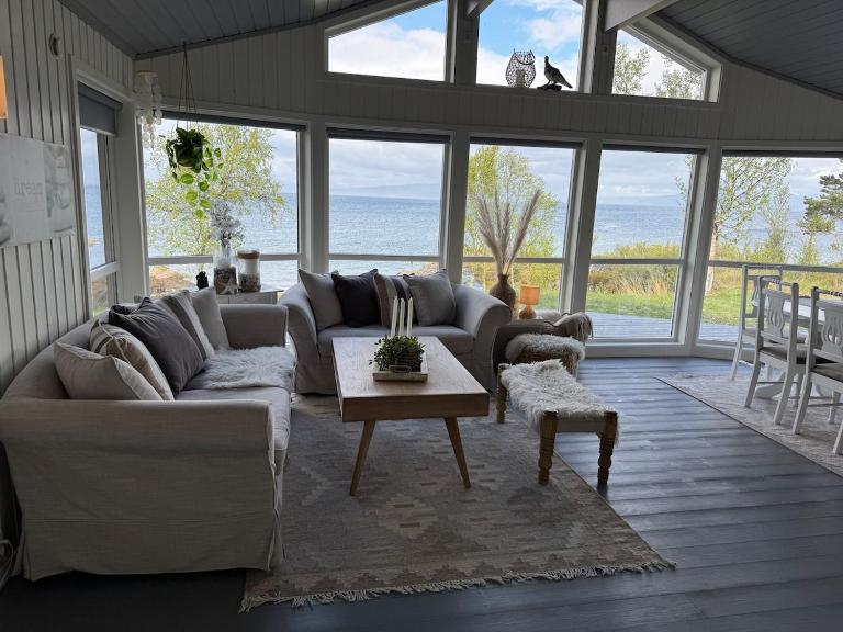 Sjøhytte med jacuzzi, sauna og panoramautsikt - Ferienwohnung Narvik