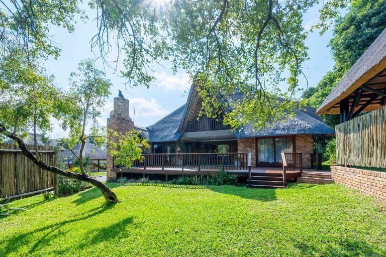 Kruger 531 Luxury Double Storey Chalet - Bed and Breakfast Hazyview