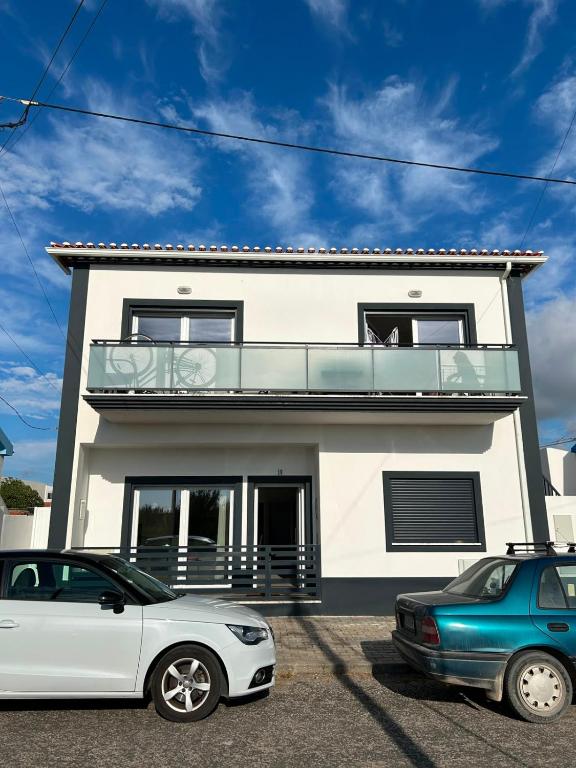 Baleal Beach Apt - Modern Coastal - Sleeps 4-6 - B&B Ferrel