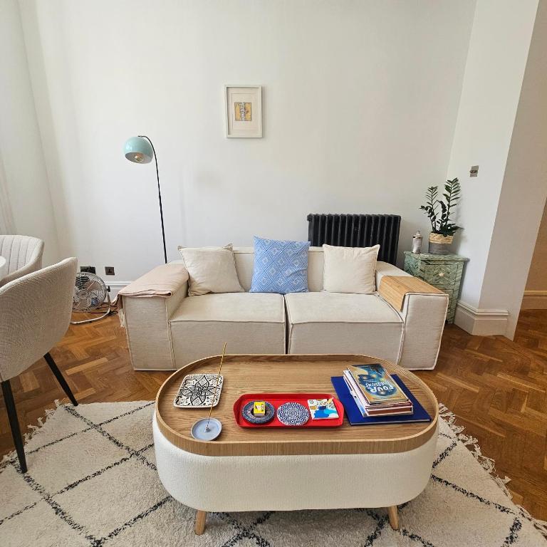 Stunning 1 Bedroom Apartment walking distance to Portobello - B&B Londra