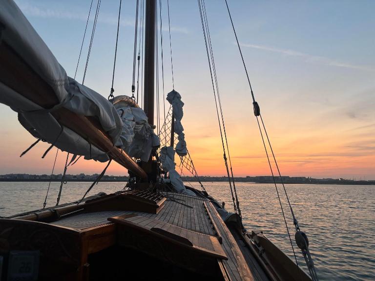 Argovia Dutch Barge - B&B Brightlingsea