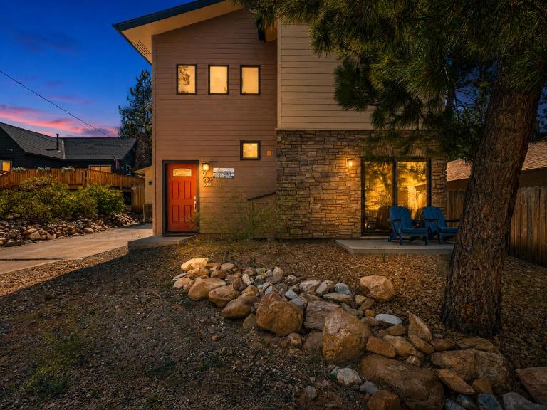 Modern Times - Amazing place with super open concept! Jet tub! - Bed and Breakfast Big Bear Lake