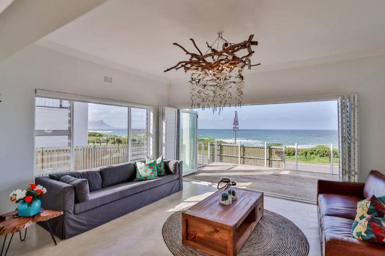 78 Beach Road Oceanfront Small Pool Sea View - B&B Kleinmond