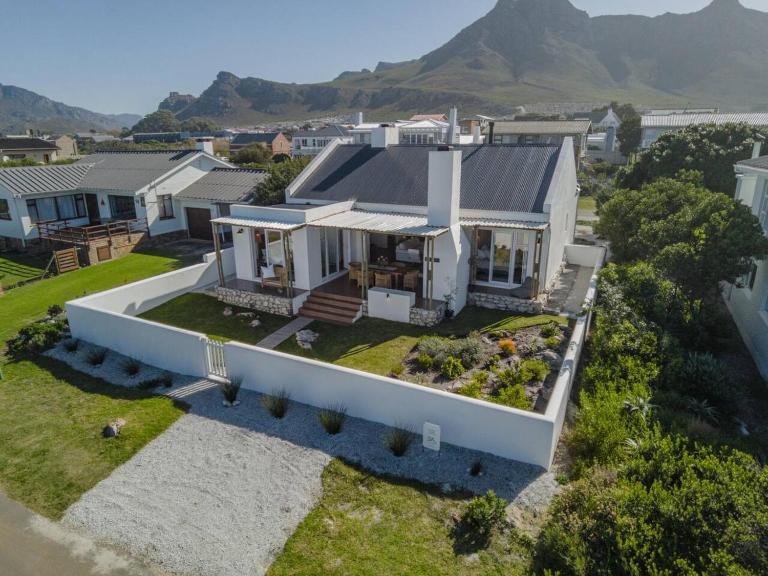 Efcharisto Cottage Sea, Style & Serenity - B&B Kleinmond
