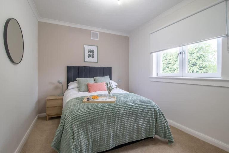 Leven Loft - 2 Bed Flat in Coatbridge - B&B Coatbridge