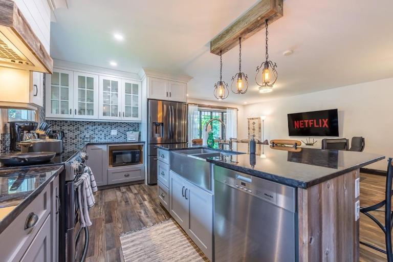 Stunning 4BD Home Near Sunset Beach - Patio - BBQ - Ferienwohnung St. Catharines