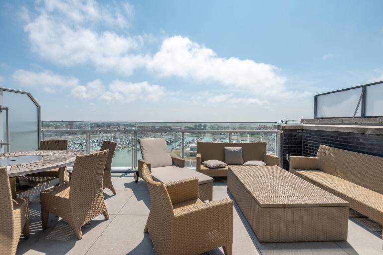 Marina view apartment, 3 BDR, with terrace and parking - Chambres d'hôtes Blankenberge