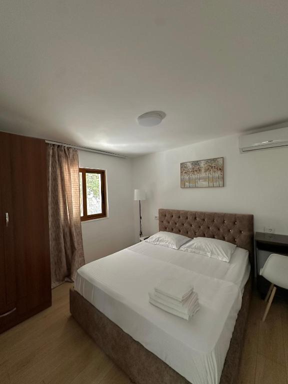 Quiet Courtyard Retreat - Heart of Gjirokastër - B&B Gjirokastër