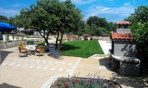 Apartments Villa Flora - Chambres d'hôtes Rogoznica