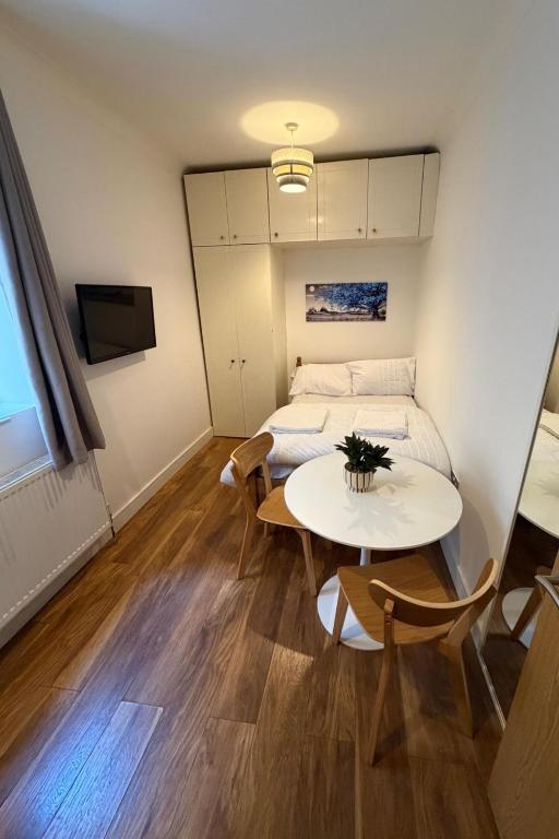 Cozy self contained studio flat - Ferienwohnung London