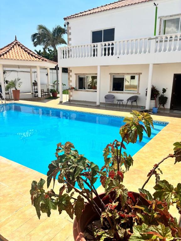 Casa Branca - Casa Missionária - B&B Luanda