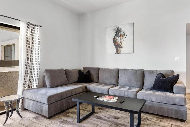 Modern King Condo with Pool only Minutes to Old Town 208 - Ferienwohnung Scottsdale