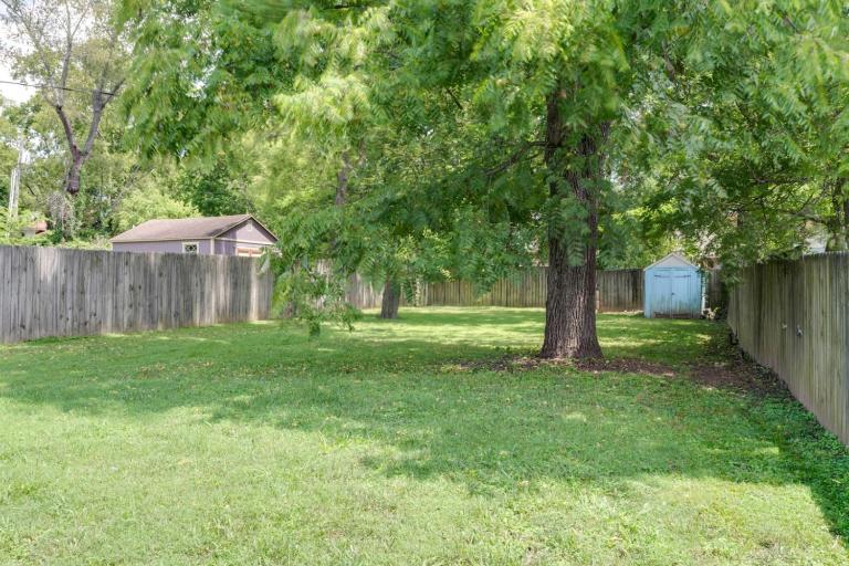East Nash 3BR w/ Fenced Yard | Pets OK | Sleeps 10 - Bed and Breakfast Nashville
