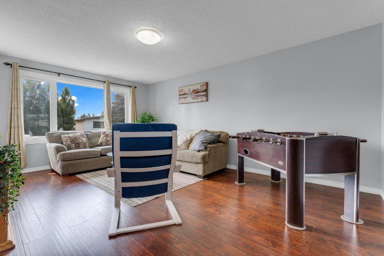 Spacious Main-Floor Bungalow Near South Common - Ferienwohnung Edmonton