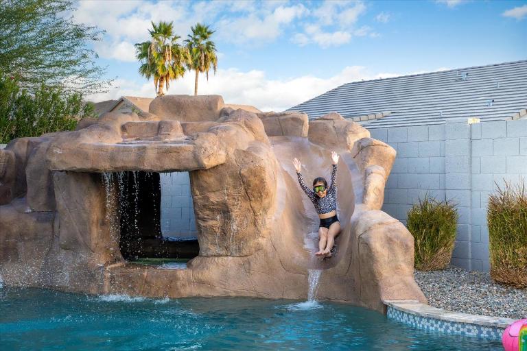 Water Slide, Cave Hot Tub, Game Room and Heated Pool - B&B Chandler