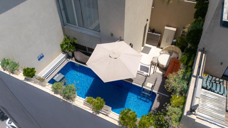 Luxury Penthouse - Private Pool, Parking & Mamad - B&B Tel Aviv
