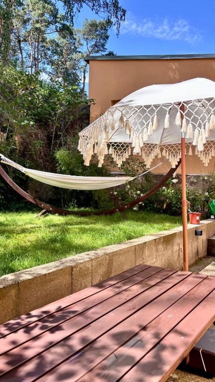 Zahradní apartmán u jezera se soukromou zahrádkou - B&B Staré Splavy