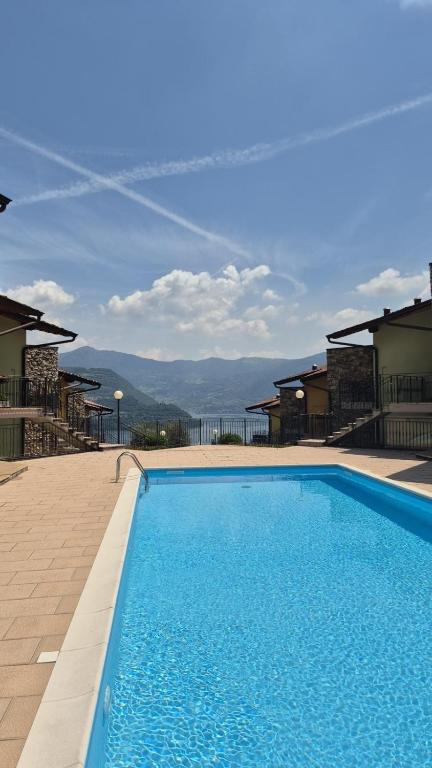 Tavernola Vista Lago d'Iseo con Piscina - Bed and Breakfast Tavernola Bergamasca