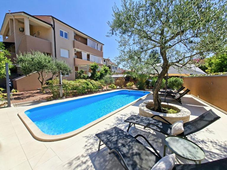 Paradise for children, Family apartment Oros Medulin - B&B Medulin
