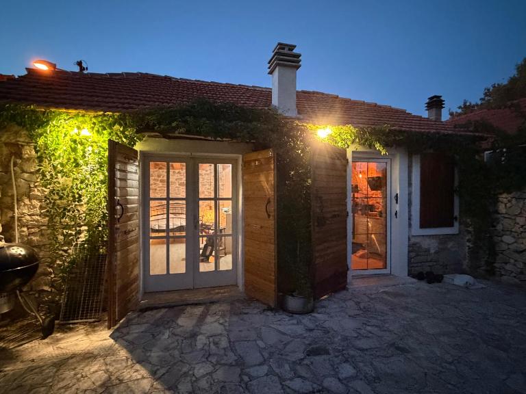 Stone House Slavica near Krka Waterfalls - B&B Lozovac