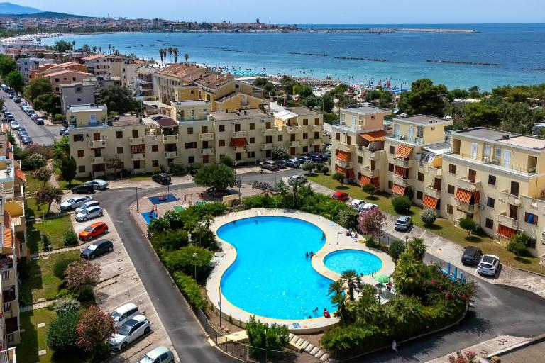 Itadhome - Coral Beachside with pool and private parking - B&B Alguer
