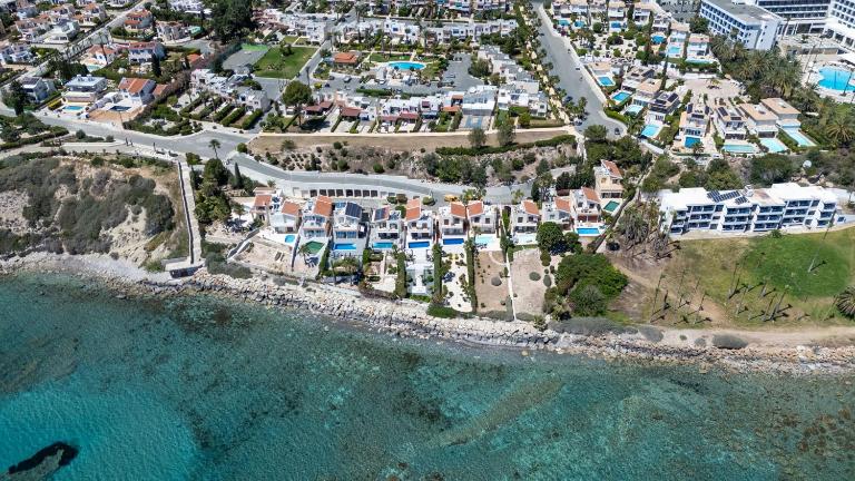 Coral Bay Villa with Sea View - B&B Pégeia