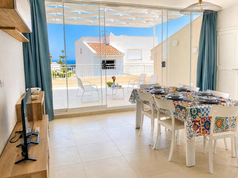 Palazzo Oikos by Casa Azzurra Apartments - B&B Marinella