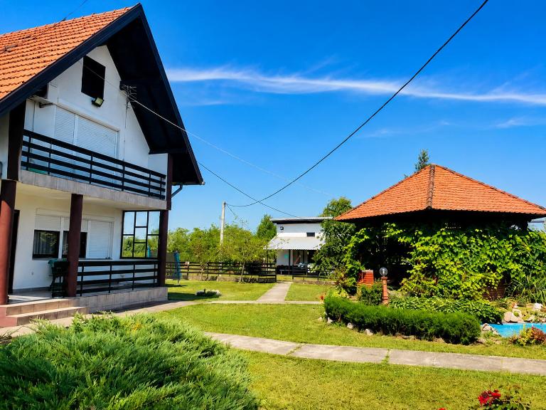 Vikendica Brvnička Oaza mir i priroda kraj Šamca - B&B Batkuša