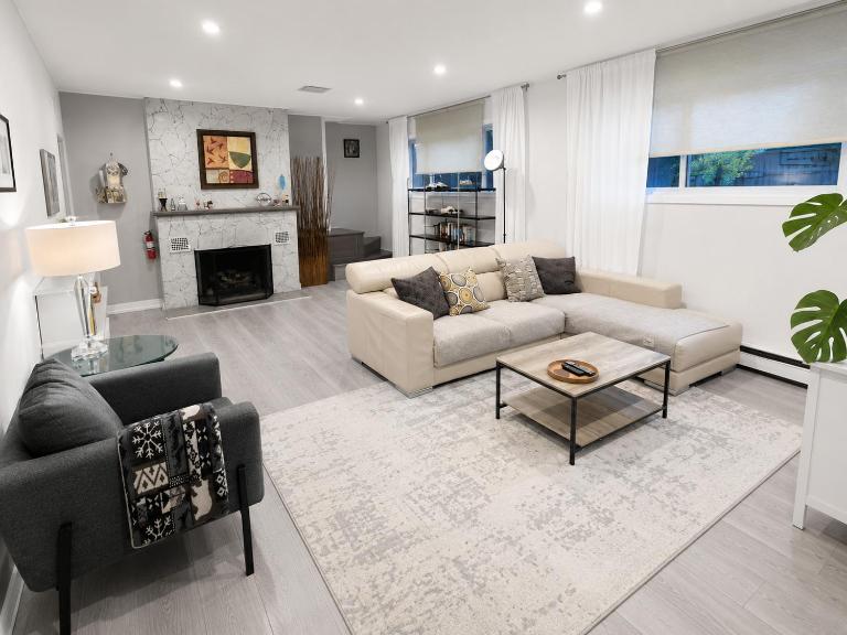Bright Family Suite in North Vancouver with Private Entrance and Free Parking - B&B North Vancouver