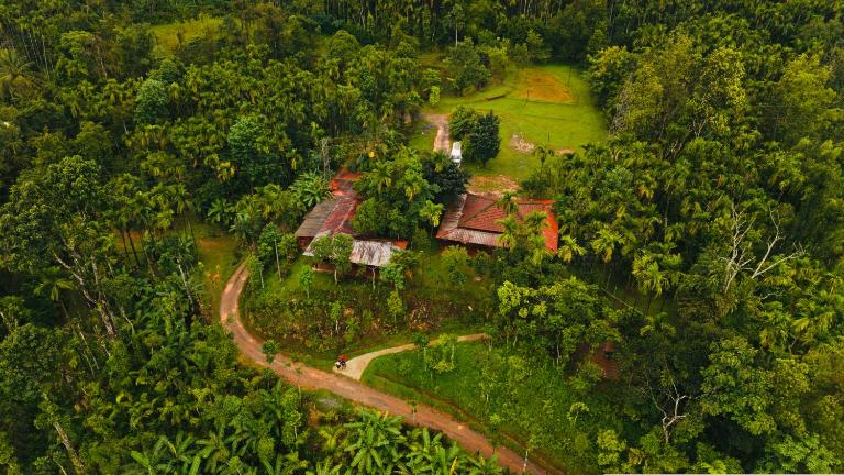 Isiri Holiday Homes - B&B Kalasa