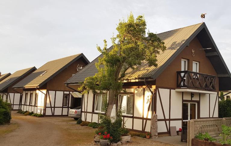 Cztery Wiatry Jezierzany koło Jarosławca domki i pokoje nad Jeziorem Wicko - B&B Jarosławiec