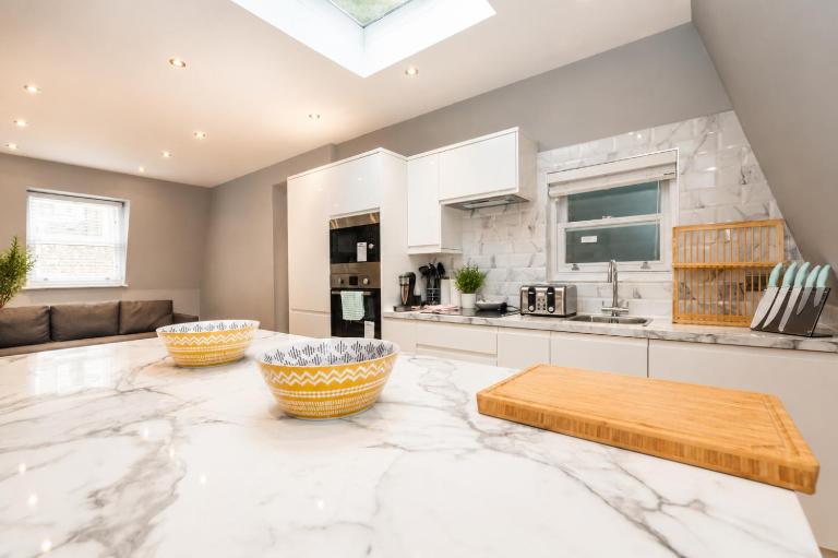 Modern Two-Bedroom Apartment in Paddington - B&B Londra