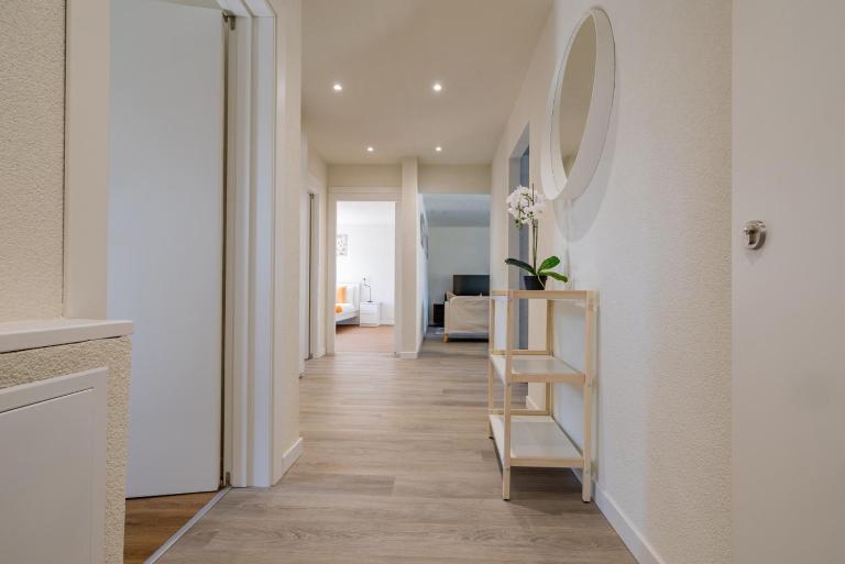 The line Apartment in Zurich Oerlikon - B&B Zúrich