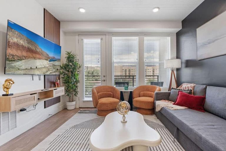 Stylish 1BR w Parking, Near Temple Square & Delta Center - Chambres d'hôtes Salt Lake City