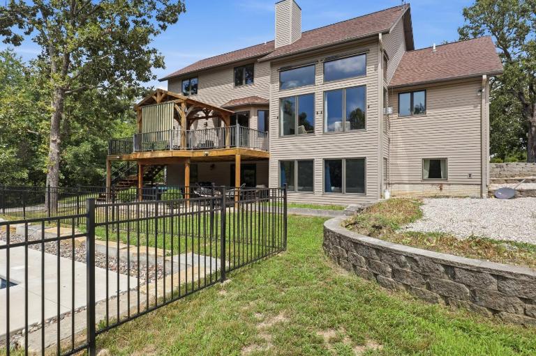 Private Heated Pool, Sleeps 18, Game Room & Outdoor Living - B&B Camdenton