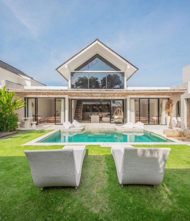 Villa Stemar Modern 4BR Villa in Kerobokan - Bed and Breakfast Kerobokan