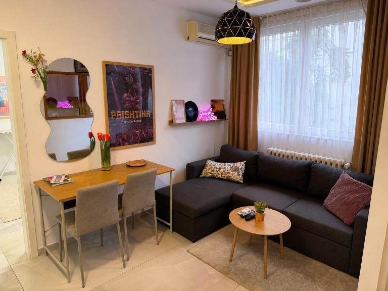 Gigis Apartment in the Heart of Prishtina - Chambres d'hôtes Pristina