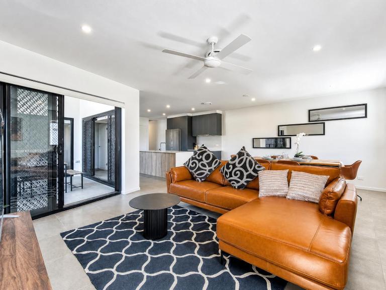 3BR Top Floor Apartment with Parking, EV friendly & Views Brisbane South - B&B Brisbane