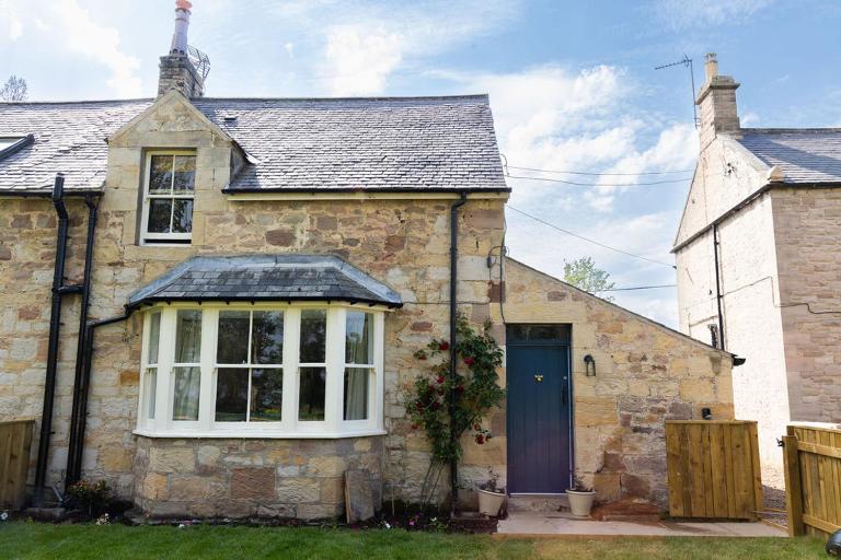 Woodsman Cottage - Bed and Breakfast Lucker