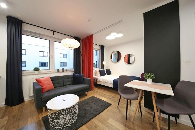 A very cozy apartment with a large bed - B&B Breslavia