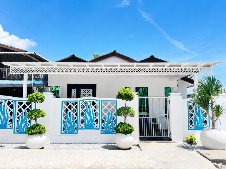Nazza Lynz Villa Besut with Private Pool - B&B Kampung Raja