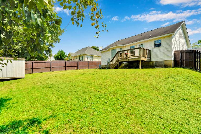 Fenced-Yard 3BR Near CLT & Hospitals - Dog-Friendly - Grill - Ferienwohnung Charlotte