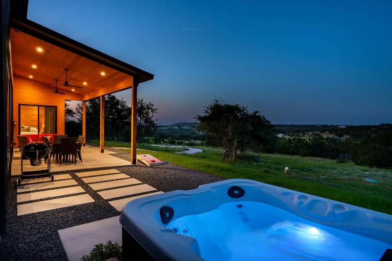 Outbound Ranch Hot Tub Firepit Sauna - B&B Fredericksburg