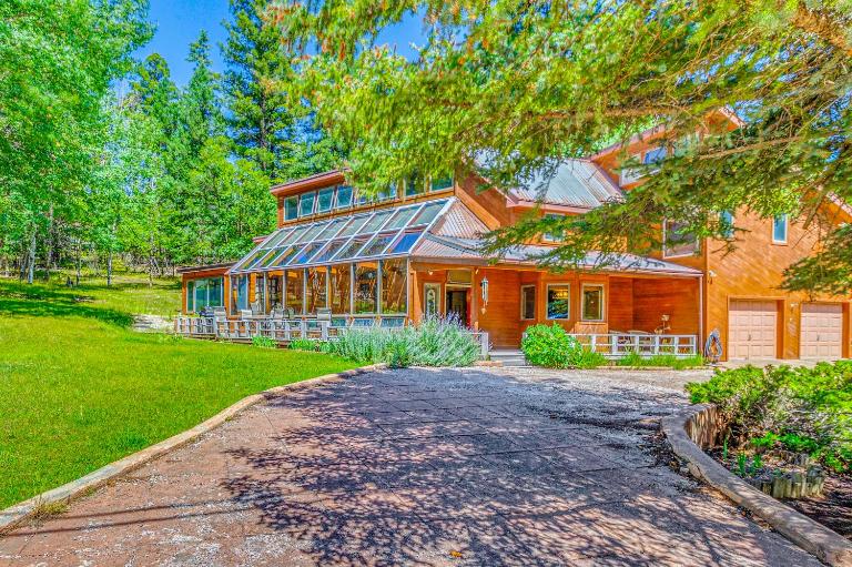 Hike & Ski! Quiet Home w/ Solarium in Cloudcroft - Bed and Breakfast Cloudcroft