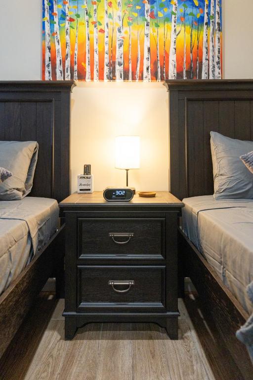 Elegant 2 Bedroom Suite w Modern Amenities - B&B Brooklyn